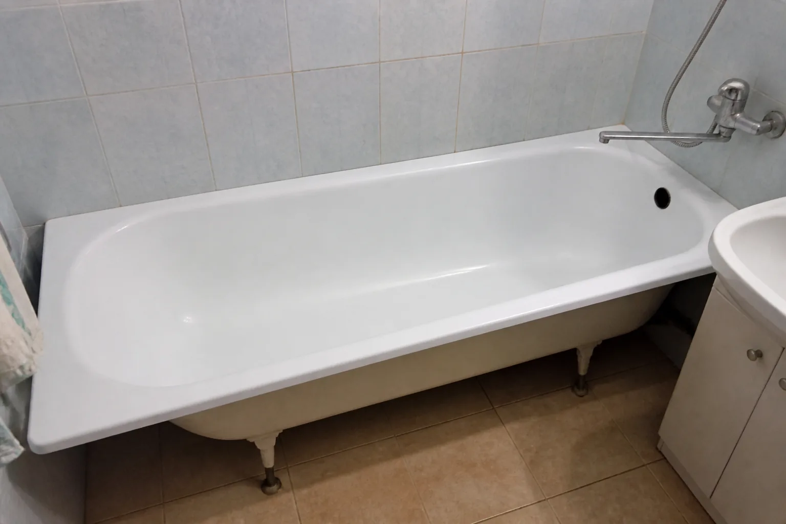 Ванна, оставленная без воды на время отверждения покрытия